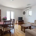 Jakov I Lucija Apartment *