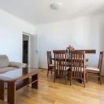Jakov I Lucija Apartman *