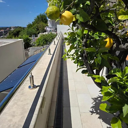 Jakov I Lucija - Sea View Terrace & Free Parking *