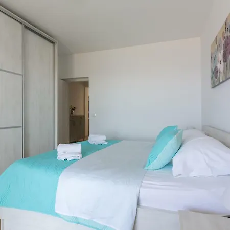 Jakov I Lucija - Sea View Terrace & Free Parking