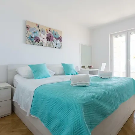 Jakov I Lucija - Sea View Terrace & Free Parking Apartman *