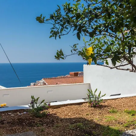 Jakov I Lucija דירה