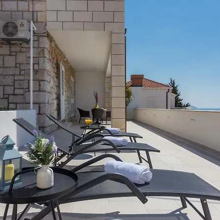 Jakov I Lucija - Sea View Terrace & Free Parking Apartamento *